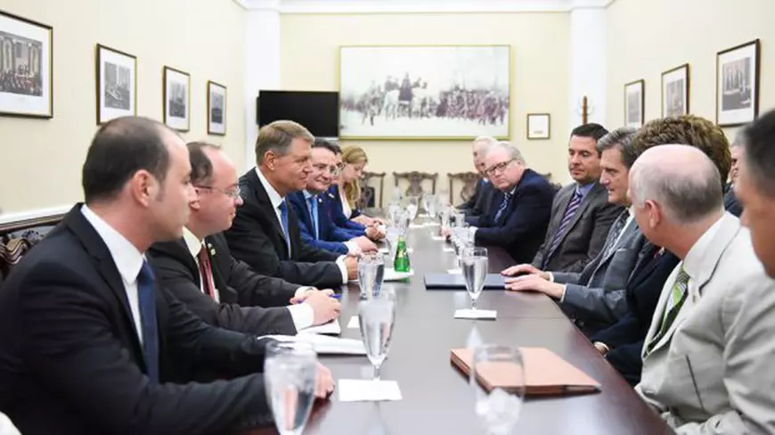 Congresul american sprijină ridicarea vizelor pentru românii care vor să circule în SUA; Anunțul, făcut de Klaus Iohannis