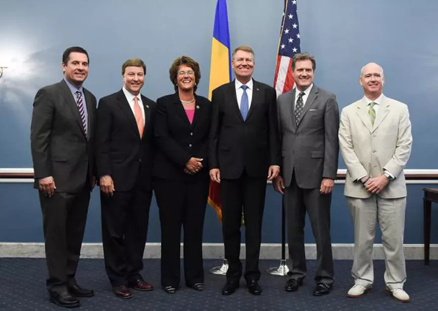 Congresul american sprijină ridicarea vizelor pentru românii care vor să circule în SUA; Anunțul, făcut de Klaus Iohannis