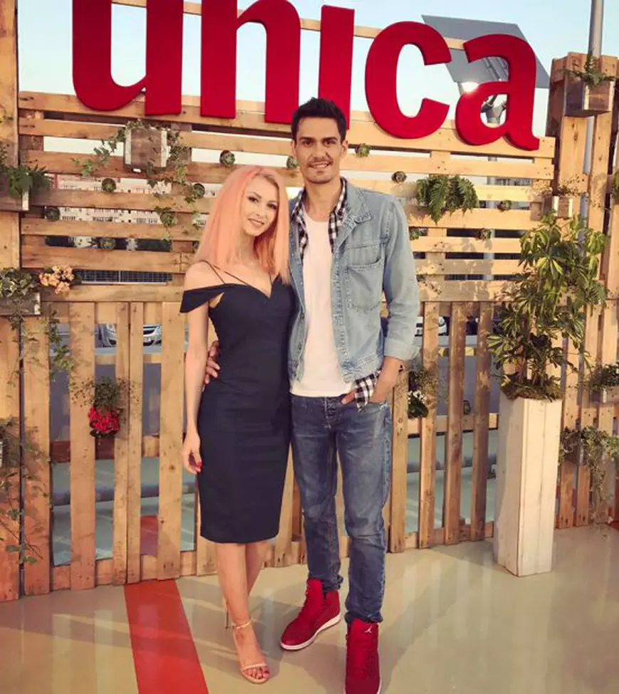 Andreea Bălan și George Burcea au făcut senzație la Unica Rooftop Party, însă un mic detaliu a atras atenția tuturor. 