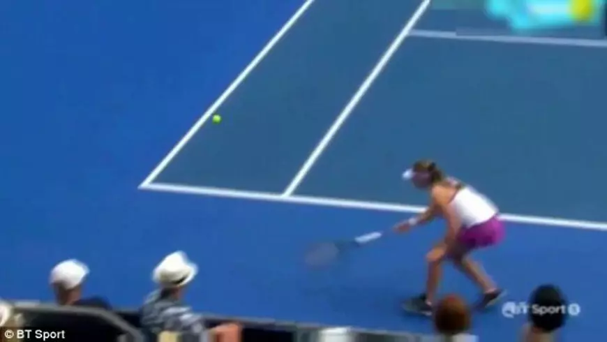 Jelena Ostapenko e nebună! Cine a făcut această acuzație ! ”A aruncat cu racheta în direcția unui copil de mingi”. ”Bitch fight” în 2016! A lovit-o și pe Simona / FOTO&VIDEO