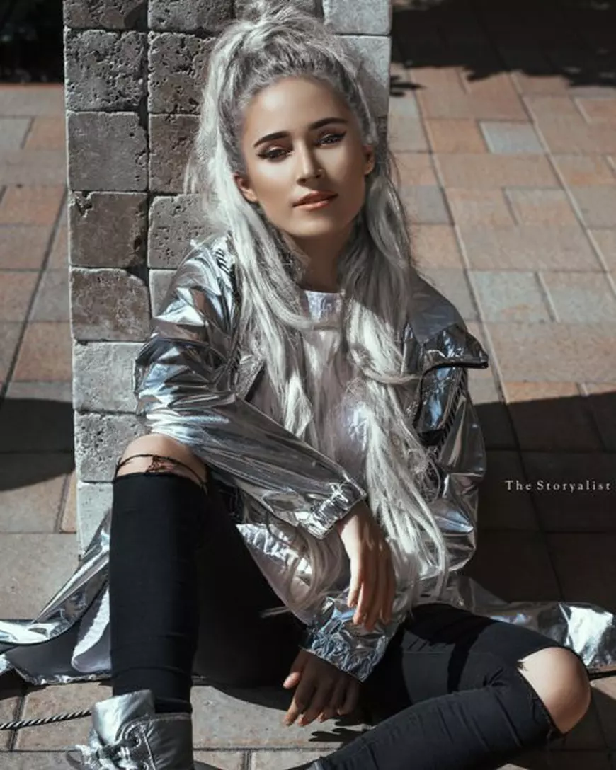 Andra Gogan a fost transformată în Ariana Grande. Schimbarea radicală a celei care care dă glas prințesei Sofia