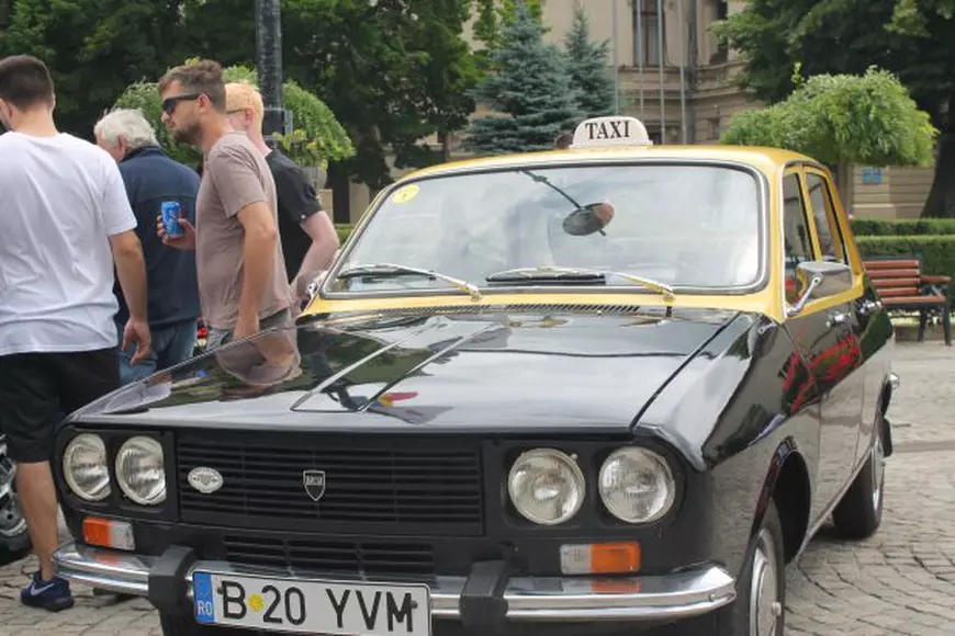 Dacia folosită de Nicolae Ceaușescu, expusă la Iași. Ce dotări are mașina cuplului dictatorial comunist