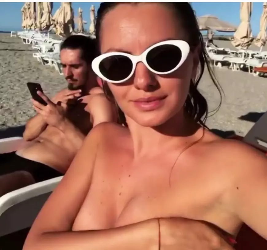 Alexandra Stan, topless la plajă. Artista a încins atmosfera