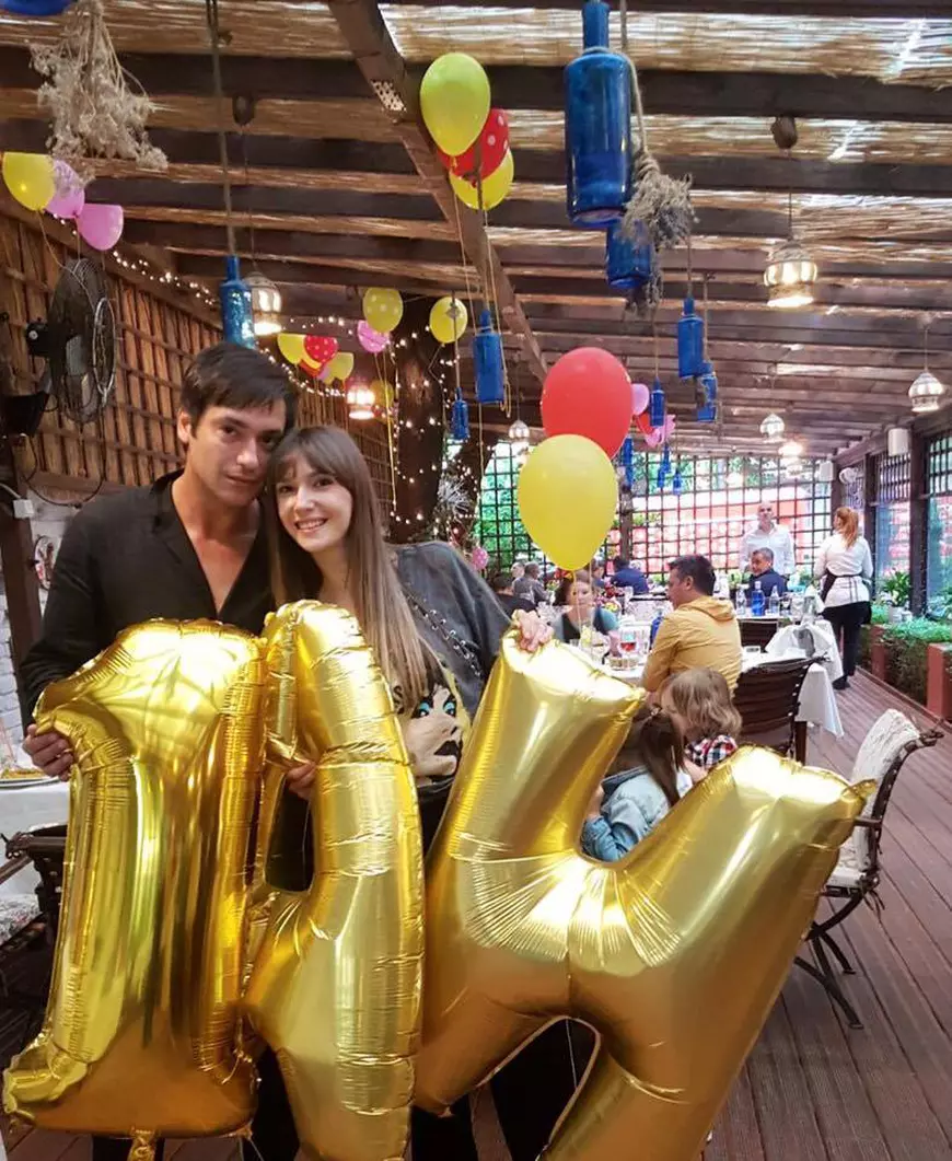 Adela Popescu i-a tăiat moțul băiețelului. Prima imagine de la petrecere