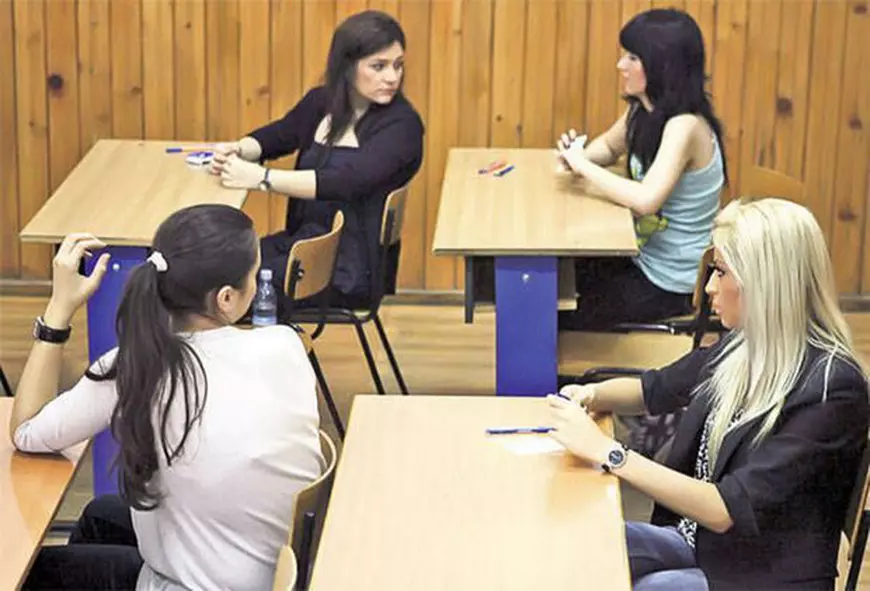 Elevii care au luat corigenţele se pot înscrie joi la a doua sesiune a Bacalaureatului