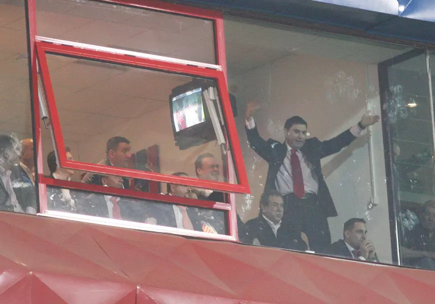 Cristi Borcea a dansat ca Shakira, de bucurie că Dinamo a învins Steaua în Ghencea, în aprilie 2007. (FOTO: Mediafax) 