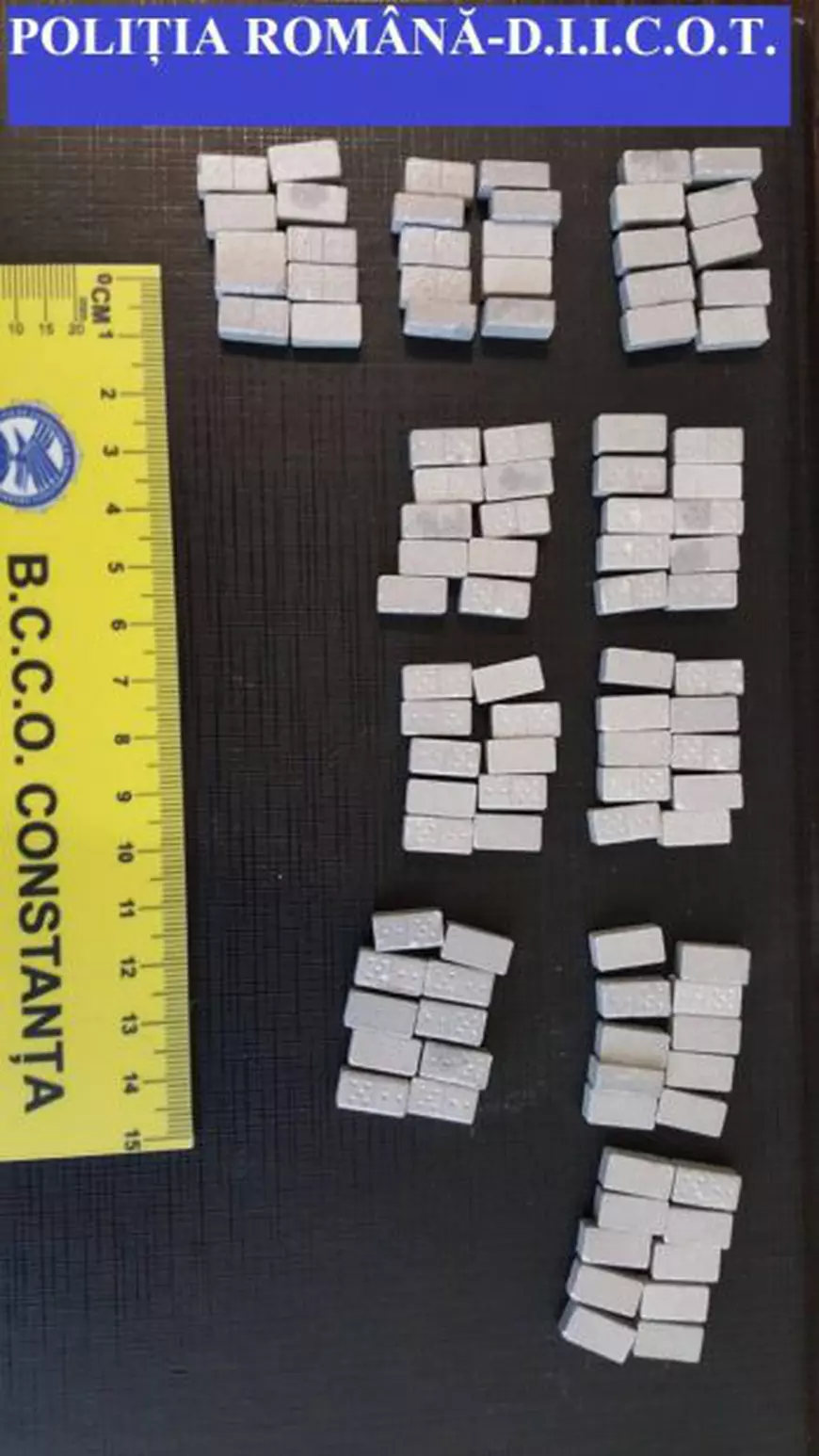 Prinsă când dorea să vândă zeci de pastile de ecstasy