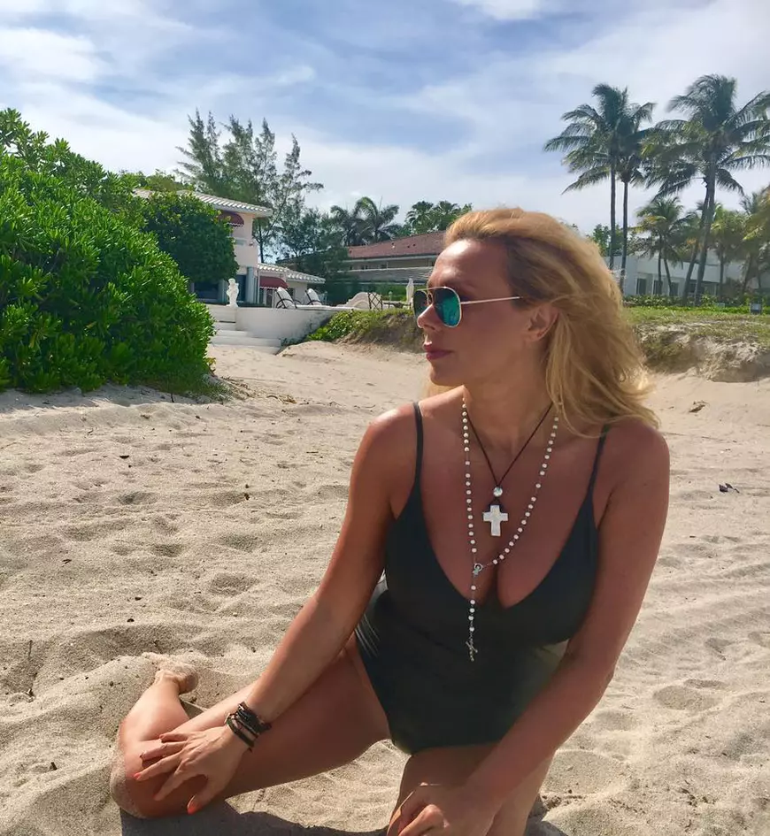 Dana Săvuică, în costum de baie la 47 de ani. Ce face ca să fie în formă | VIDEO