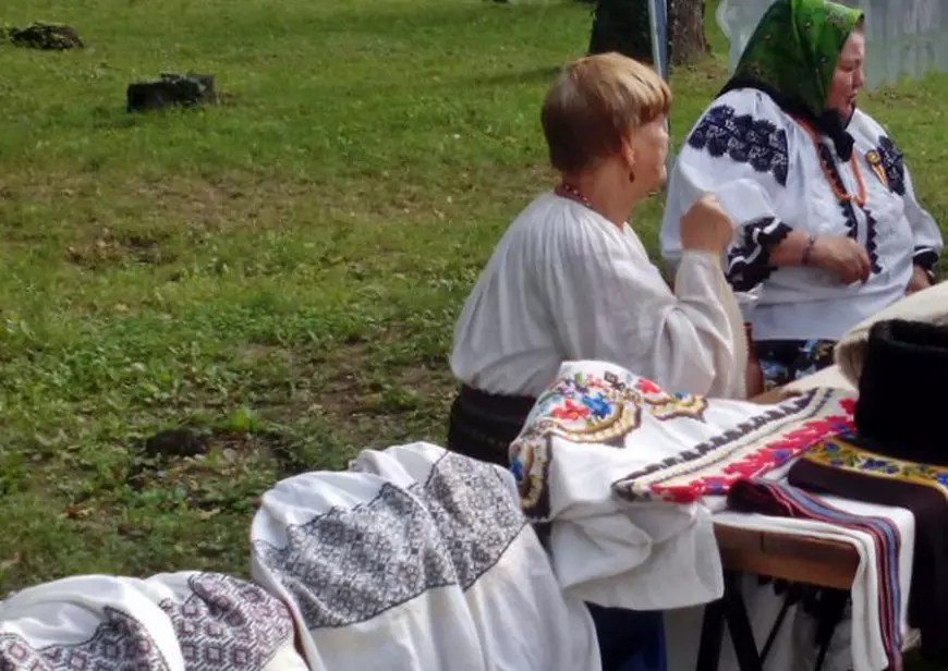 Ziua Universală a Iei - 24 iunie, sărbătoarea portului românesc a devenit eveniment mondial!