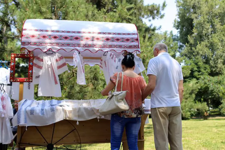 ”Ziua Universală a Iei” a început cu o mai devreme la București, spre bucuria copiilor