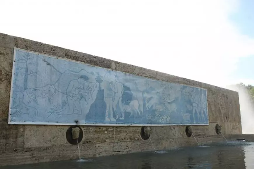 EXCLUSIV. Restaurare la mișto a unui monument reprezentativ al Bucureștiului: Fântâna Mioriţa este din muşama