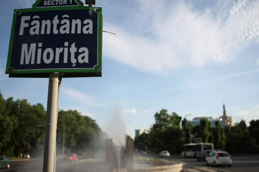 EXCLUSIV. Restaurare la mișto a unui monument reprezentativ al Bucureștiului: Fântâna Mioriţa este din muşama