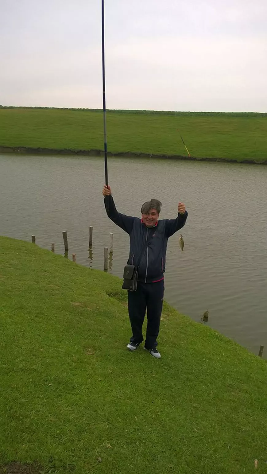 EXCLUSIV/ Cornel Galeș, terapie prin pescuit. Nașii se chinuie să-l țină departe de gândurile negre