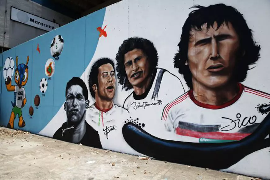Garrincha (primul din stânga), Fred, Roberto Dinamite și Zico, pictați pe un perete