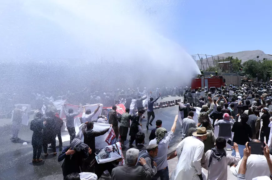 Proteste violente în Kabul, după atacul sângeros soldat cu zeci de morți