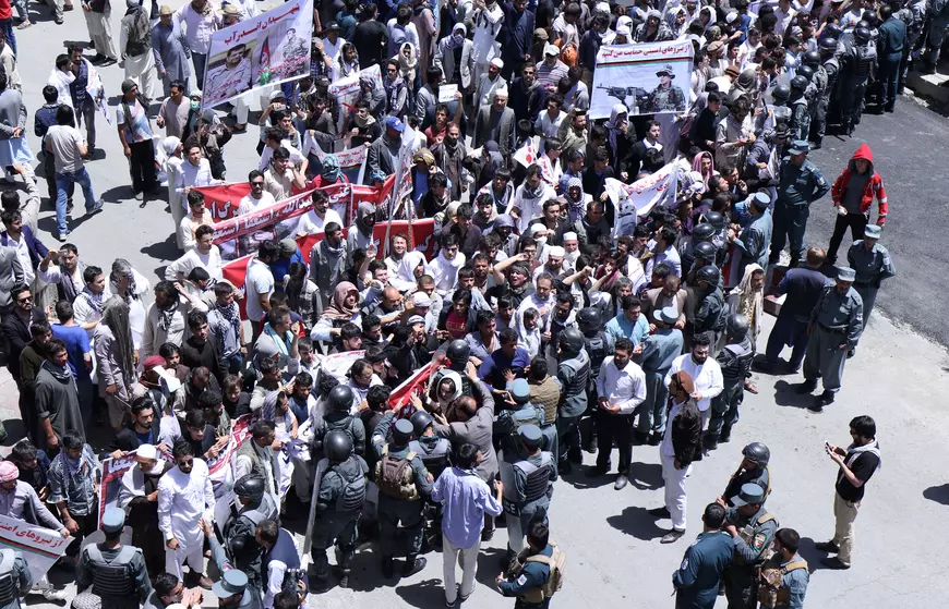 Proteste violente în Kabul, după atacul sângeros soldat cu zeci de morți