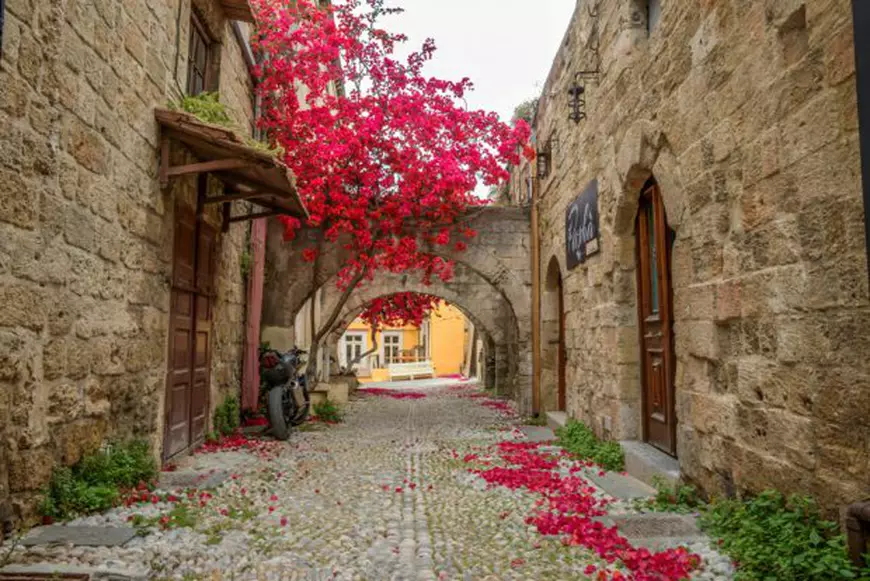 (P) Descoperă Rhodos – Insula Luminii!