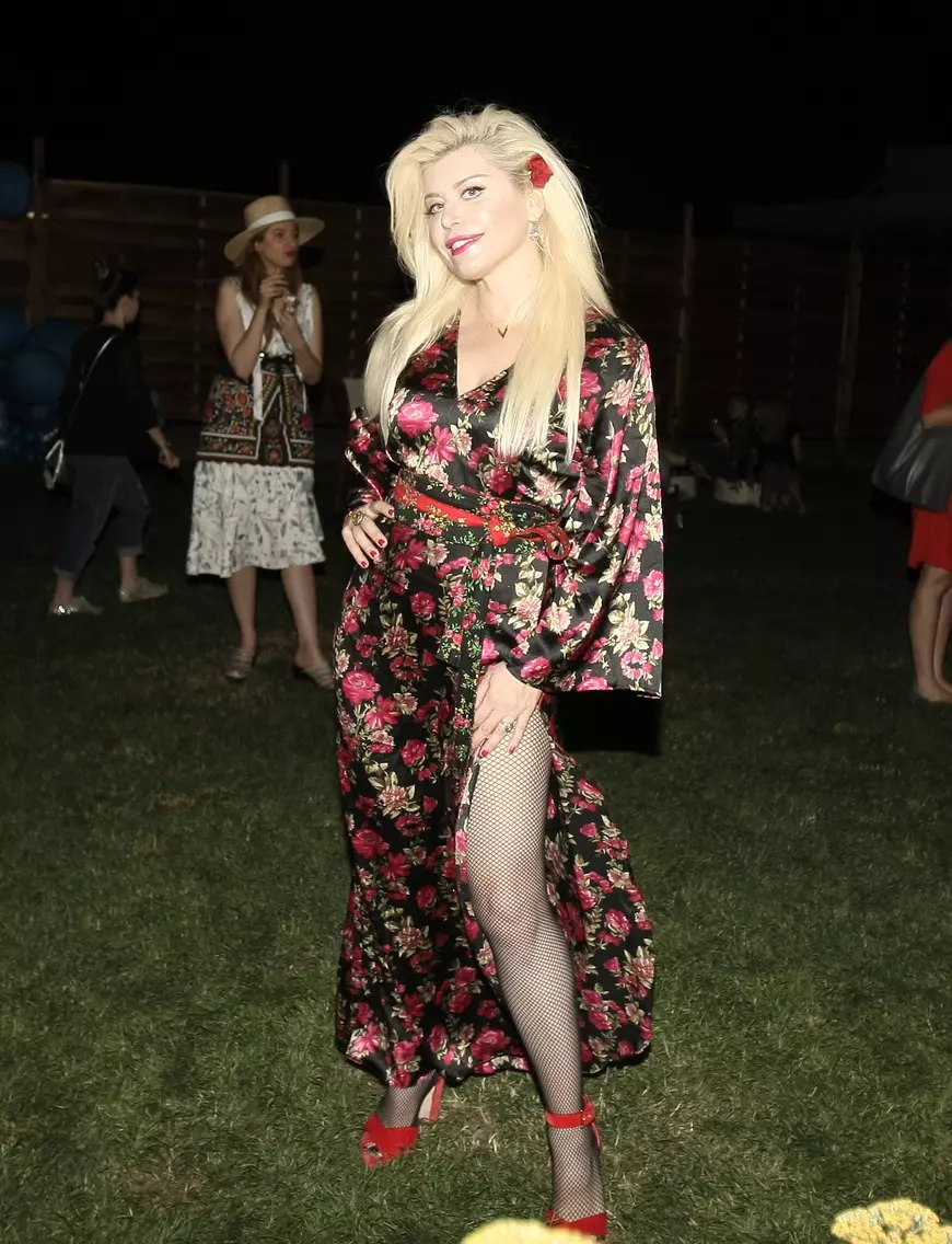 VIDEO EXCLUSIV/ Loredana crede într-o colaborare cu Iulia Vântur. «Eram chiar în India când și-a lansat un single»