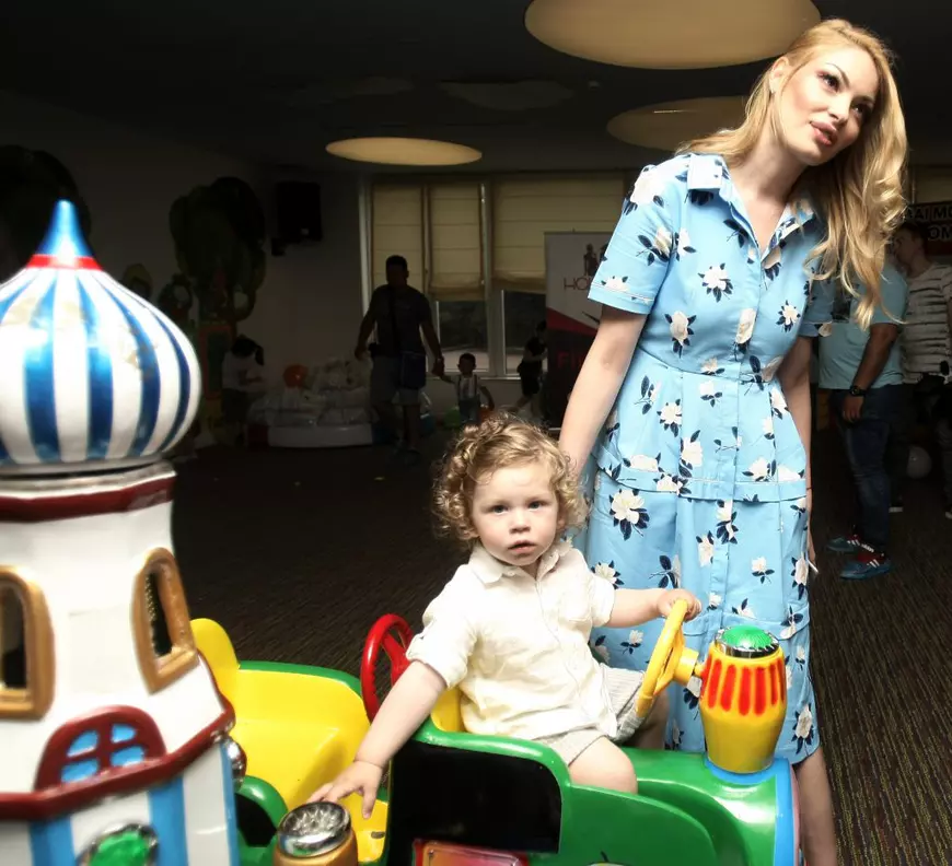 ​VIDEO EXCLUSIV/ Valentina Pelinel s-ar întoarce pe podium, dar nu oricum. Ar defila doar împreună cu fiul său!