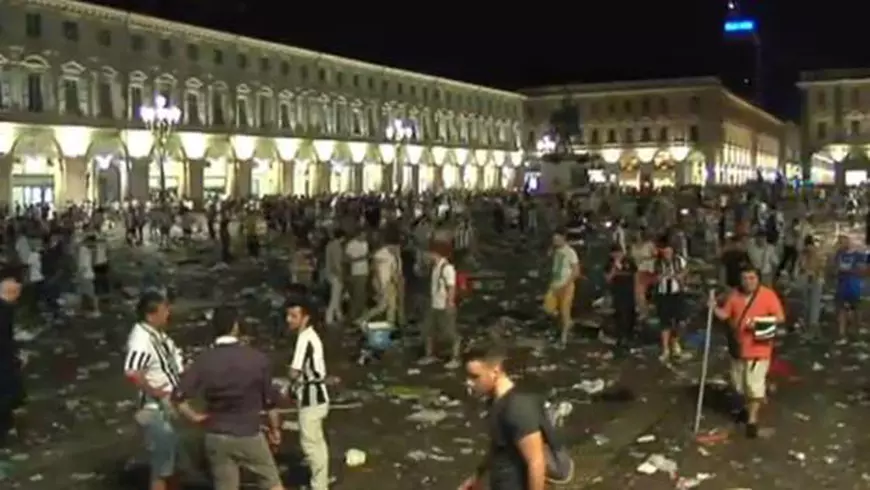 UPDATE: 1.527 de oameni au fost răniți la Torino, în urma unei busculade provocate de o petardă