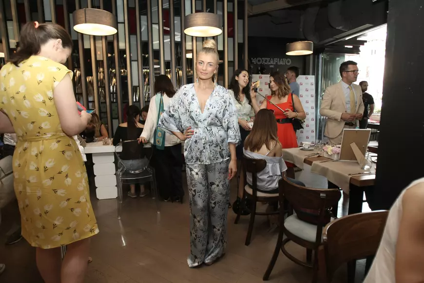 VIDEO EXCLUSIV/ După meditații ghidate și cursuri de nutriție, Sylvia se lansează în afaceri. O dă pe... creme!