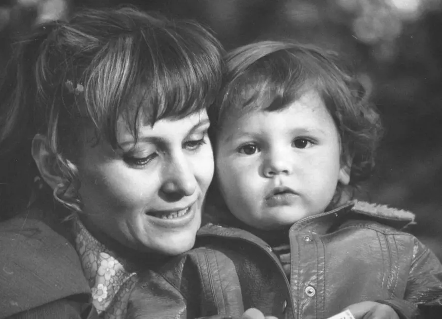 Florin Piersic Junior îi duce dorul mamei sale, care a murit. Imagine rară cu cei doi