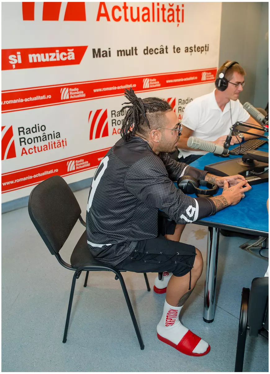 FOTO EXCLUSIV/ Învățăturile lui Velea: Dragostea se face-n minim 2 și șlapii se poartă cu șosete