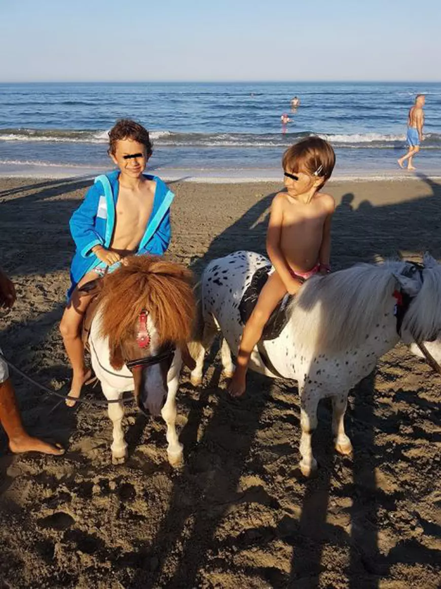 Cristina Spătar și-a dus copiii la mare. Cum s-au distrat micuții pe plajă