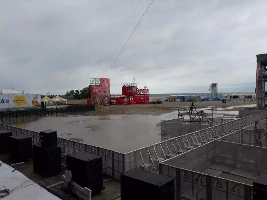 Cel mai mare eveniment muzical al Litoralului a intrat la apă... de ploaie