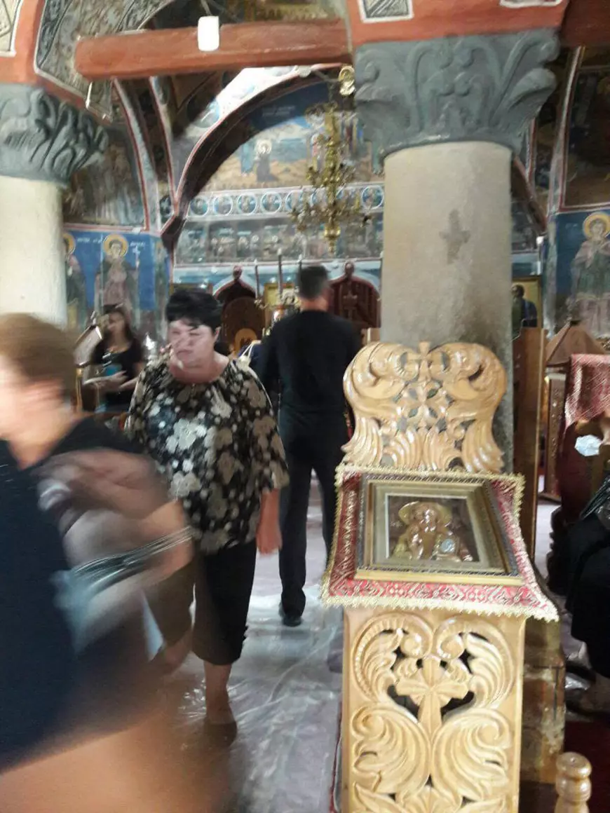 UPDATE. Denisa Manelista, înmormântată astăzi, în zi de sărbătoare. Sicriul a fost coborât în groapă | VIDEO