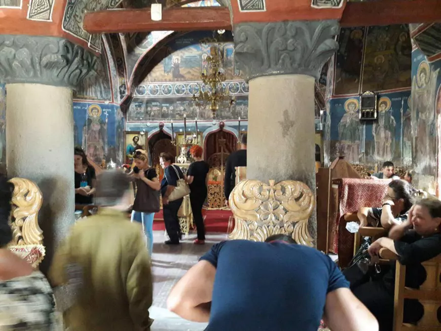 UPDATE. Denisa Manelista, înmormântată astăzi, în zi de sărbătoare. Sicriul a fost coborât în groapă | VIDEO
