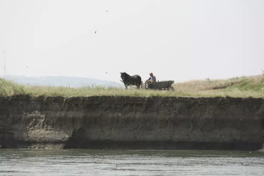 REPORTAJ/ Marea departe de... mare. Sălbăticia frumoasă, dar și periculoasă a plajelor de râu