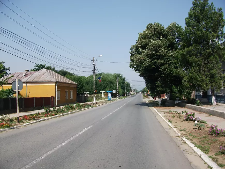 EXCLUSIV. Frica de caniculă i-a făcut gospodari! Cum se răcoresc fără aer condiționat sătenii din cele mai fierbinți localități din România