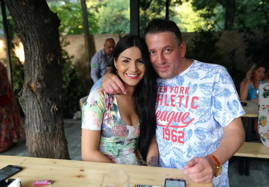 FOTO EXCLUSIV/ Costin Mărculescu a învățat secretul înțelegerii perfecte în cuplu: ”Iubita mea mă mai bate câteodată!”