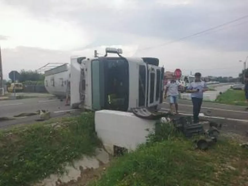Traficul rutier a fost blocat pe DN66, la Drăguțești, în județul Gorj, în această dimineață