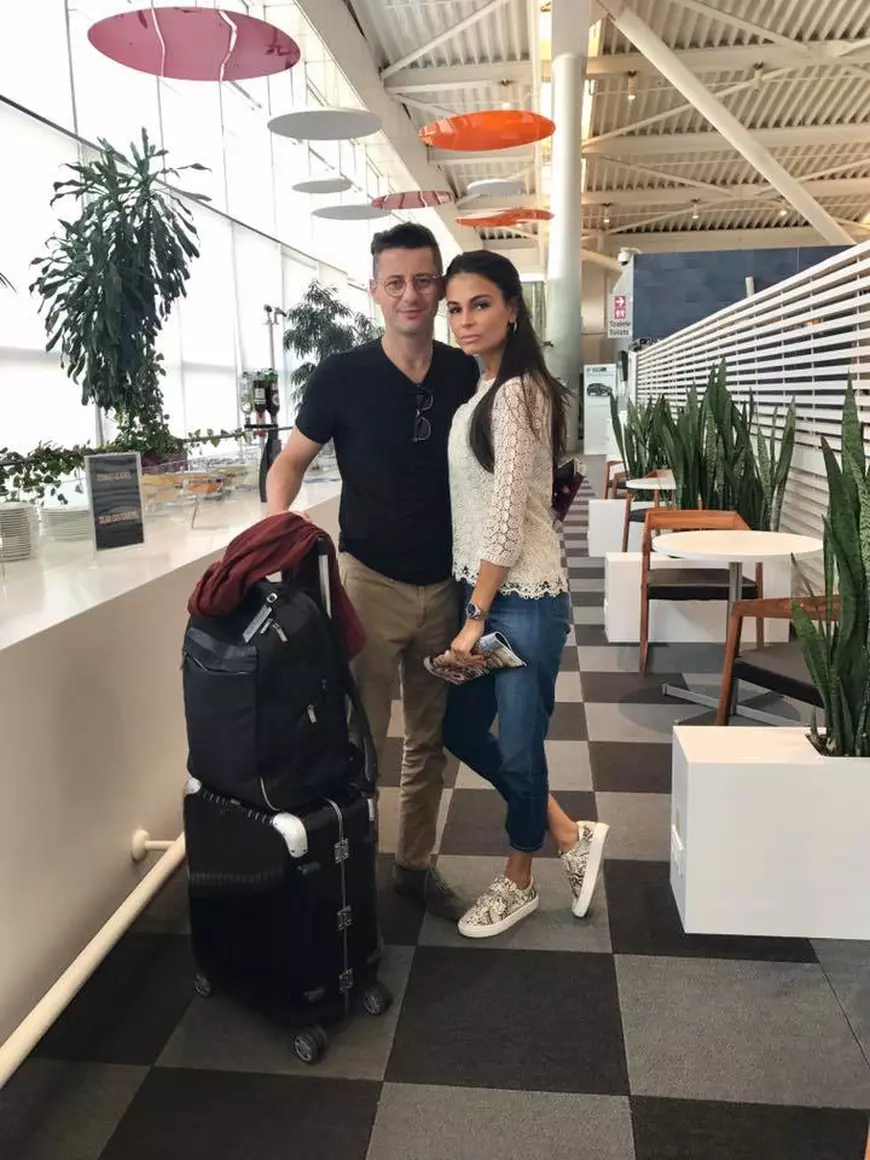 VIDEO EXCLUSIV/ Anca Serea și Adi Sînă pleacă în vacanță ca în cantonament. Cu duba și tone de bagaje