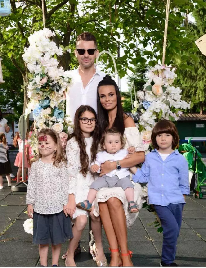 VIDEO EXCLUSIV/ Anca Serea și Adi Sînă pleacă în vacanță ca în cantonament. Cu duba și tone de bagaje