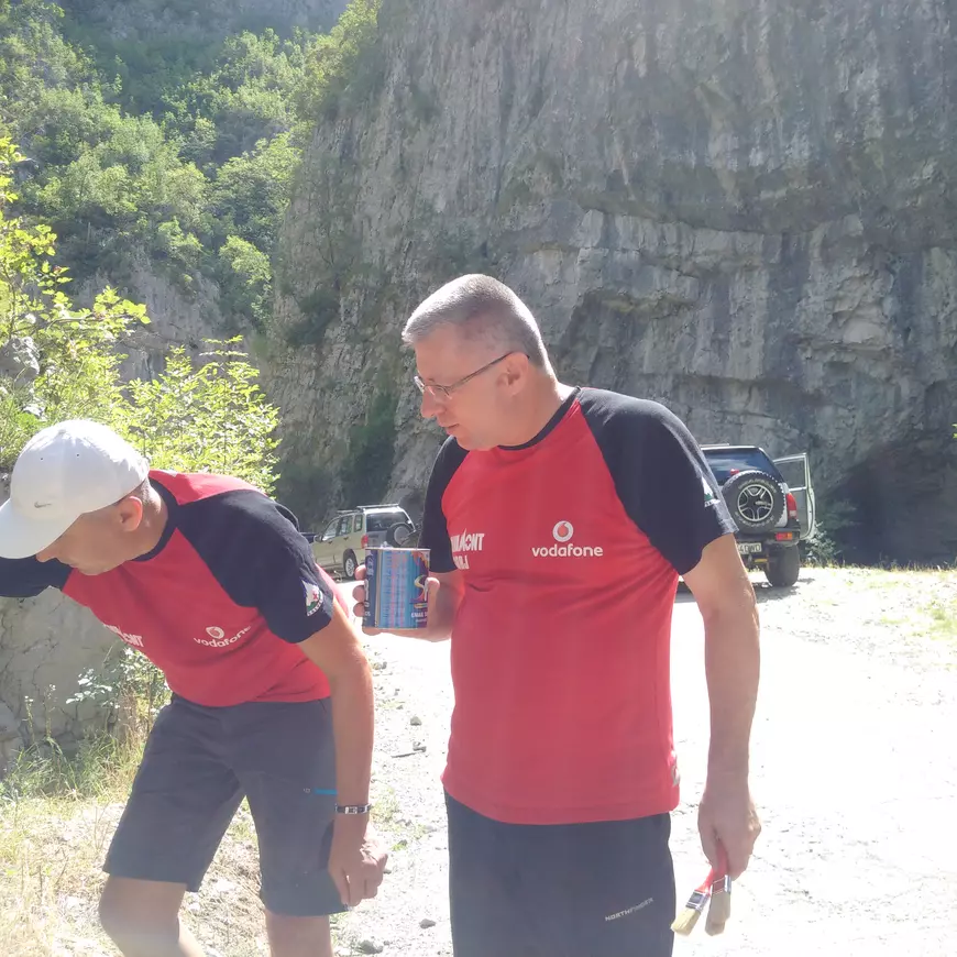 Povestea fostului vânător de munte care îi ajută la greu pe cei mai curajoși dintre noi. Omul care îi conduce pe salvatorii din munți