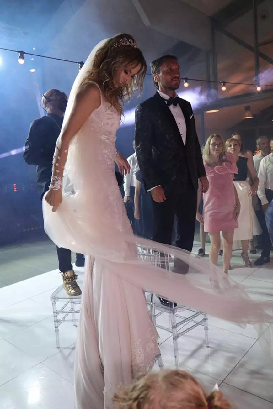 Imagini de senzație de la petrecerea de nuntă a Crinei Abrudan. Mireasa, dezlănțuită pe ringul de dans | FOTO&VIDEO