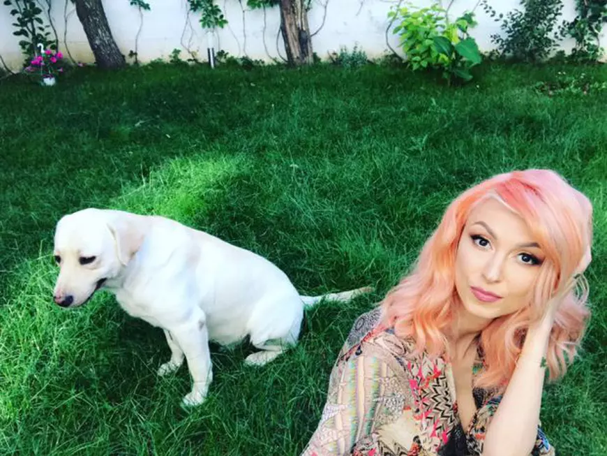 Andreea Bălan are un câine deștept. Ce face Jack în fiecare zi. “Nu mai am nevoie de grădinar”
