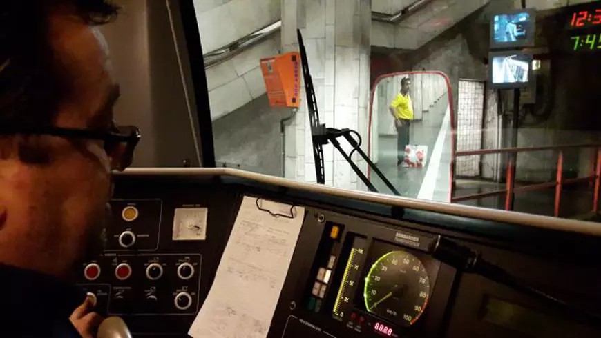 VIDEO EXCLUSIV. A străbătut 1.050.000 de kilometri pe sub pământ și a primit diplomă pentru o aptitudine ieșită din comun: Salvatorul îndrăgostiților sinucigași de la metrou