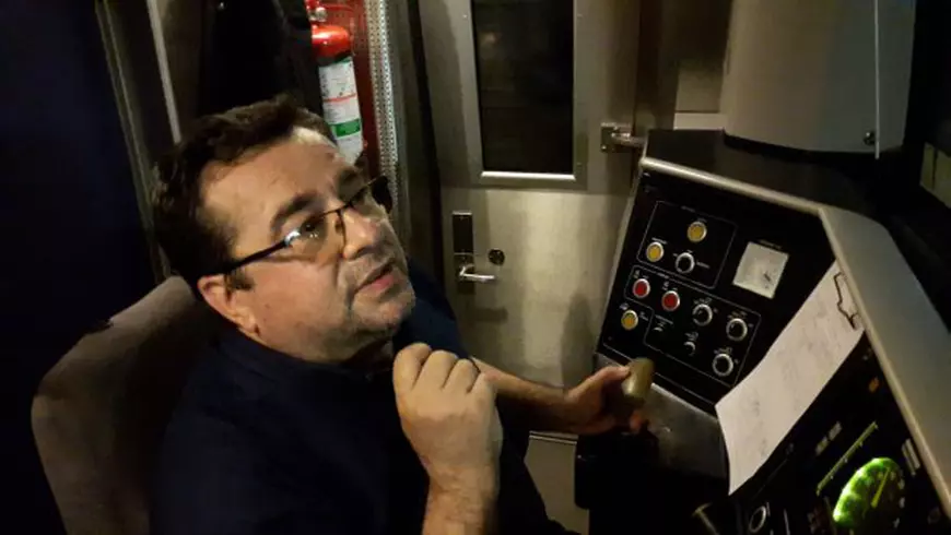 VIDEO EXCLUSIV. A străbătut 1.050.000 de kilometri pe sub pământ și a primit diplomă pentru o aptitudine ieșită din comun: Salvatorul îndrăgostiților sinucigași de la metrou