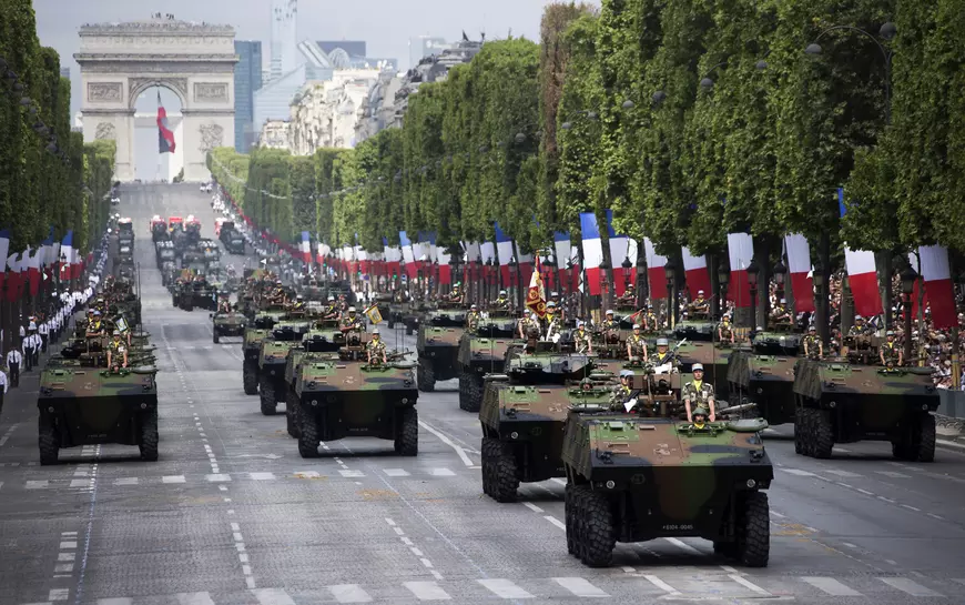 FOTO  - Parada militară de Ziua Națională a Franței | Donald Trump, impresionant de parada de pe Champs Elysees