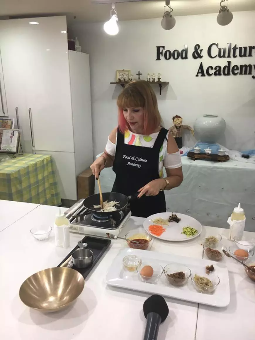 Marina Almășan ia lecții de gătit. La specializare în Corea de Sud | FOTO