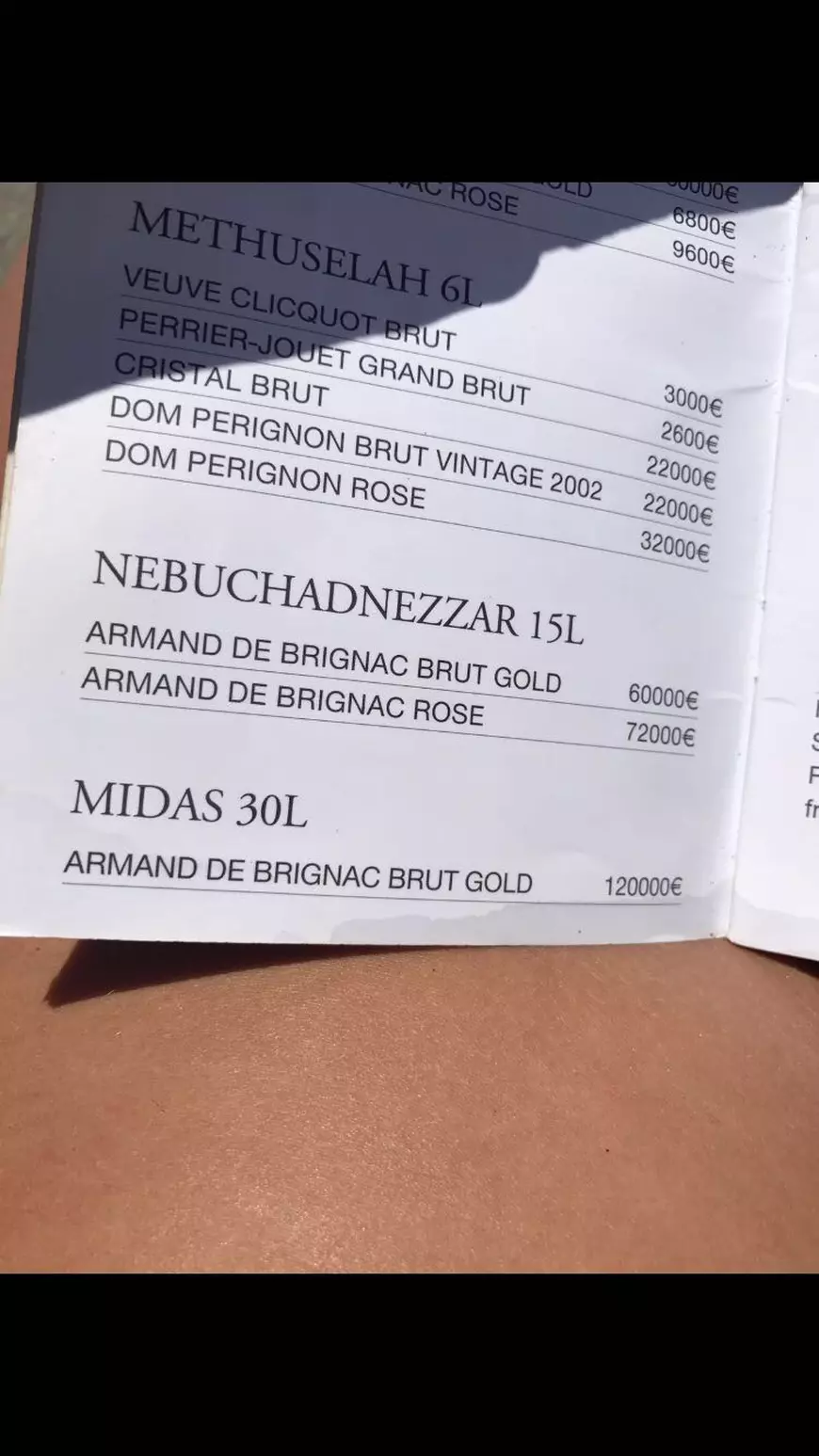 EXCLUSIV/ Vedetele se sparg în fițe la Mykonos. Delia și fostul ginere al lui Băsescu frecventeză cluburi unde șampania ajunge la 125.000 de euro
