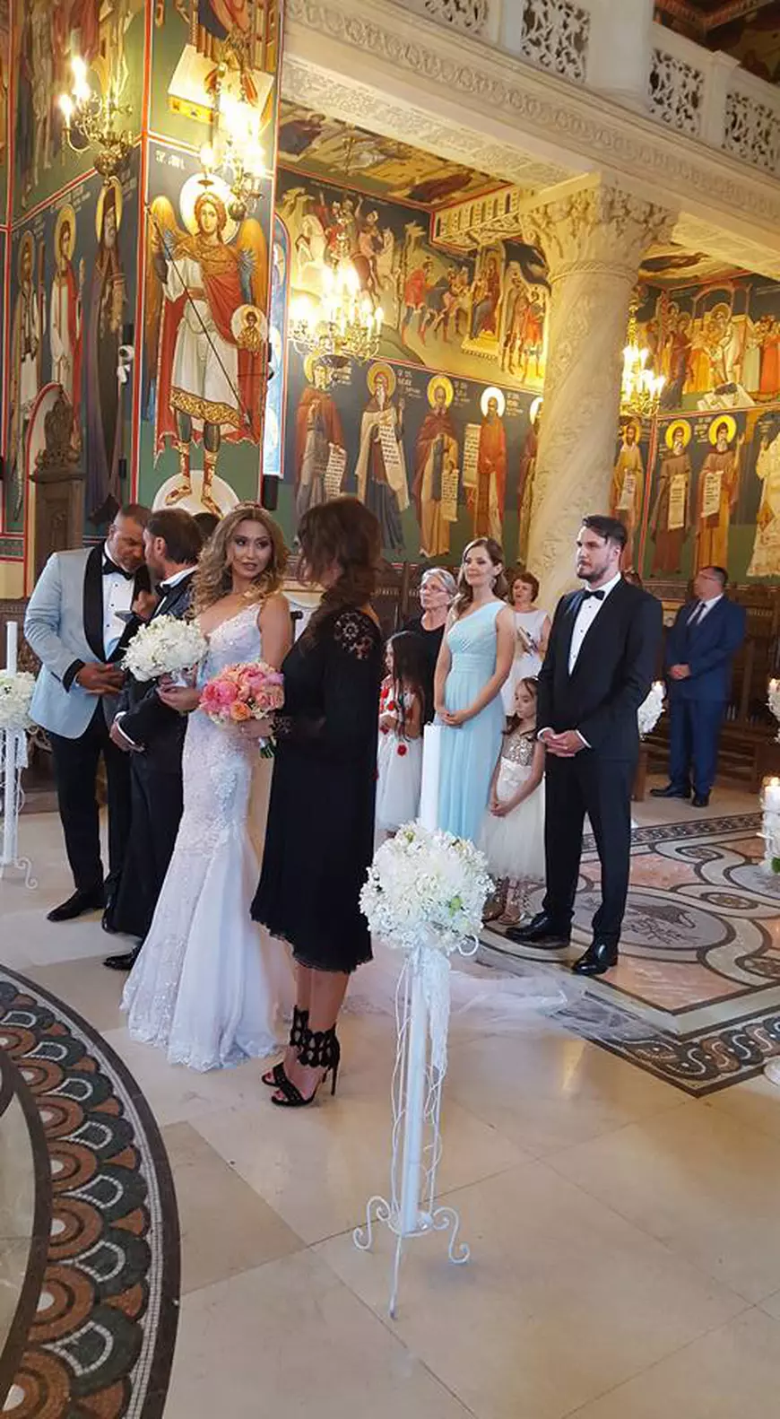 Crina Abrudan s-a cununat religios. Primele imagini cu vedeta în rochie de mireasă, la biserică " FOTO