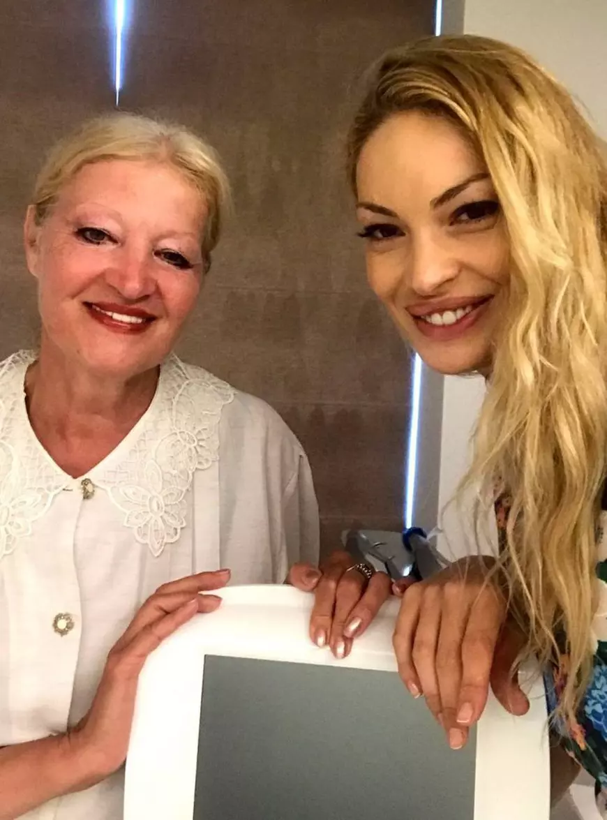 Valentina Pelinel și-a dus mama la clinica de înfrumusețare. "Tenul e acum întinerit"