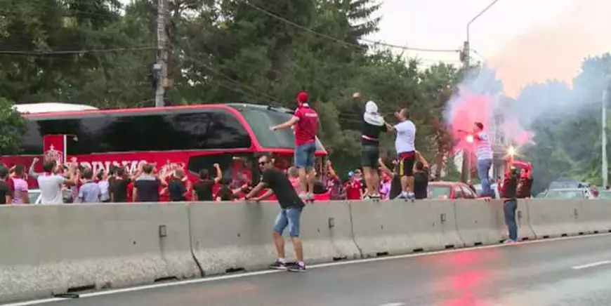 Liga 1, etapa 1: Juventus București - Dinamo 0-3. Spectacol pe DN 1 făcut de fanii "câinilor". Nascimento, debut cu gol. Reacţii / VIDEO