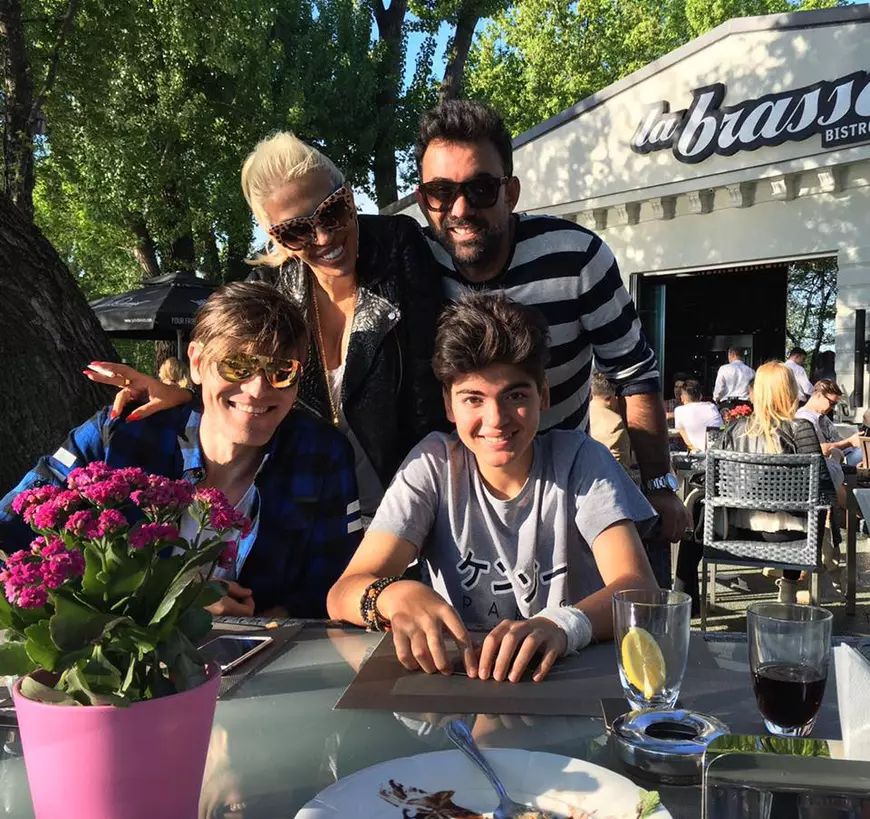 VIDEO EXCLUSIV/ Raluca Bădulescu își face vacanța cu actualul și fostul soț. „Plecăm cu copilul”