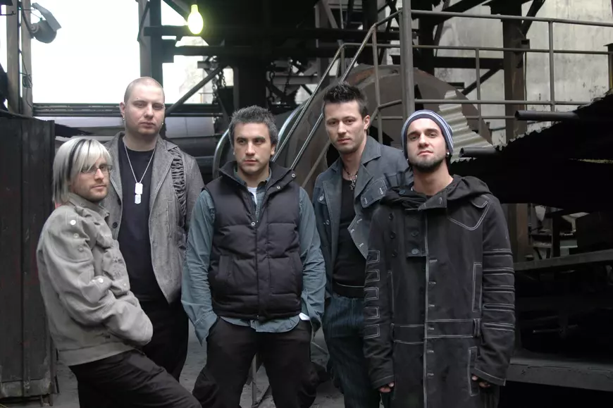 Fostul senator Cici se întoarce la tobe. Fetița-minune Laura Bretan vine să-l relanseze